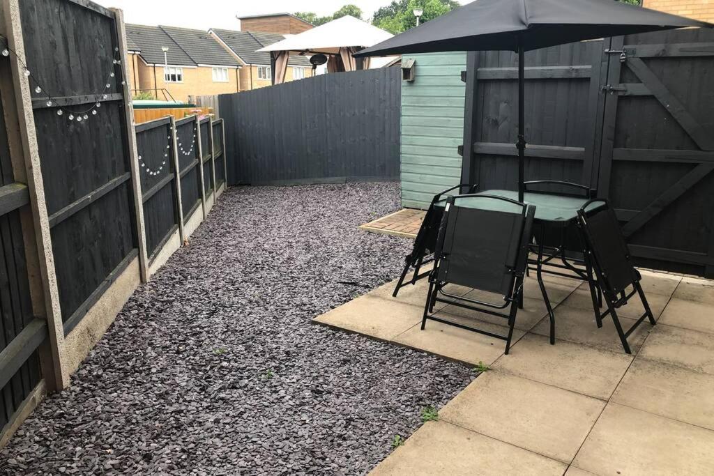 Dudley House **Staycation & Contractors** Sleeps 7 팁턴 외부 사진