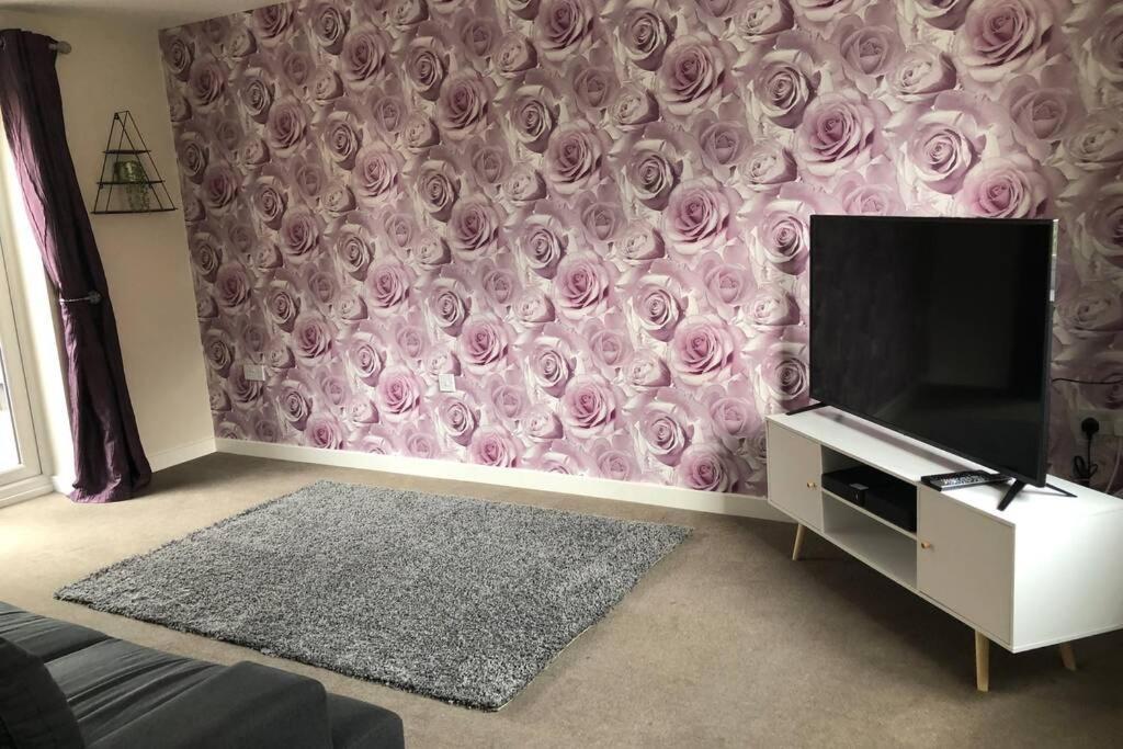 Dudley House **Staycation & Contractors** Sleeps 7 팁턴 외부 사진