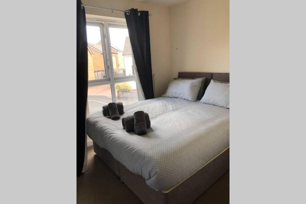 Dudley House **Staycation & Contractors** Sleeps 7 팁턴 외부 사진