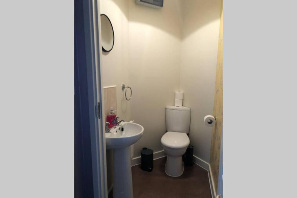 Dudley House **Staycation & Contractors** Sleeps 7 팁턴 외부 사진