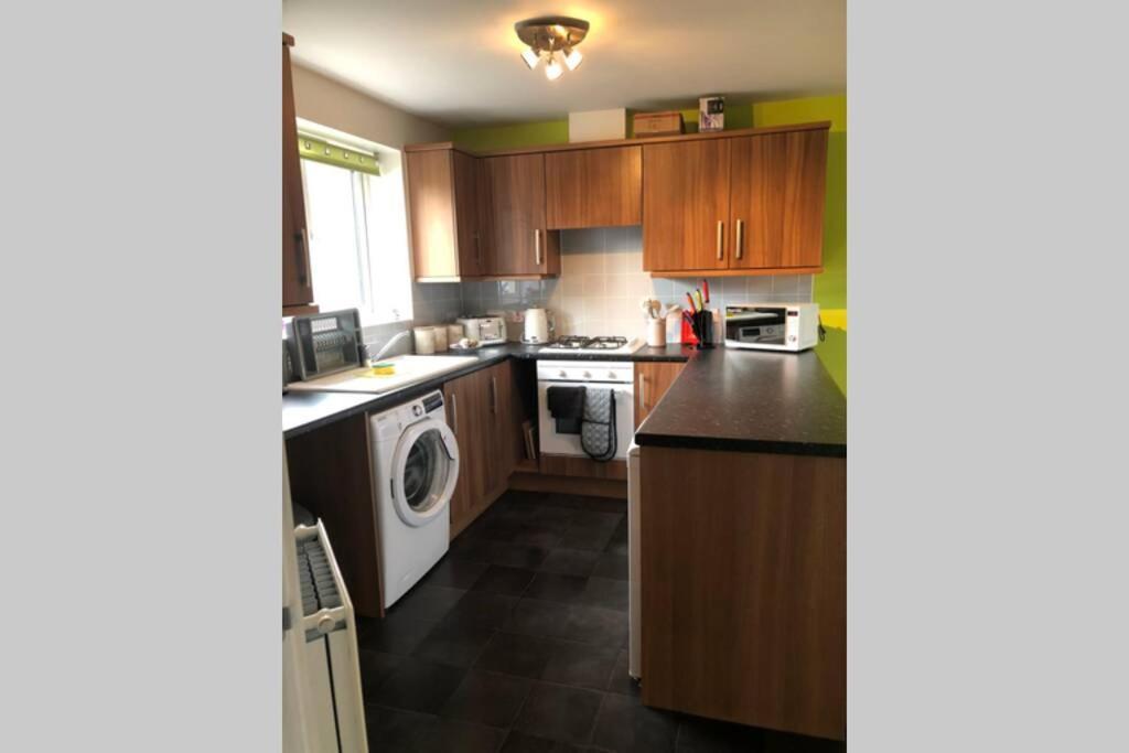 Dudley House **Staycation & Contractors** Sleeps 7 팁턴 외부 사진