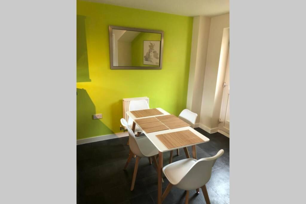 Dudley House **Staycation & Contractors** Sleeps 7 팁턴 외부 사진