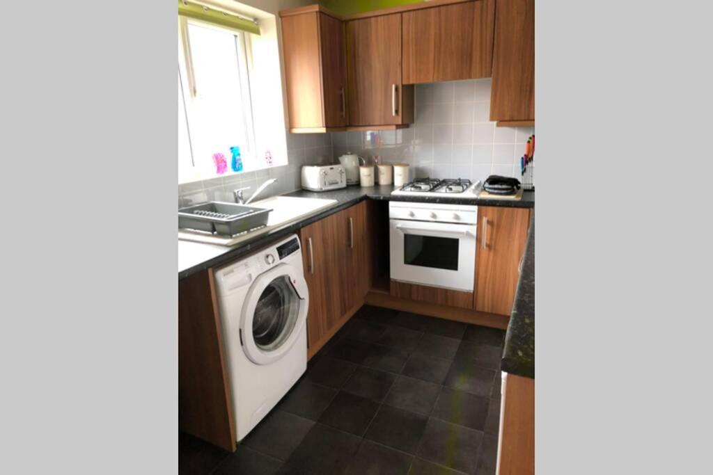 Dudley House **Staycation & Contractors** Sleeps 7 팁턴 외부 사진